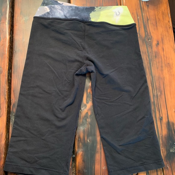 Astro Crops Wide Leg Knee Length Lot of 3 - Picture 5 of 7